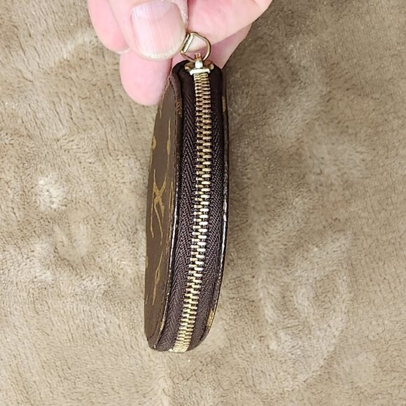 Louis Vuitton Monogram Round Coin Purse, Authentic - Picture 4 of 8